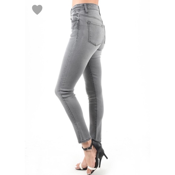 🆕 Grey Washed KanCan Jeans - Picture 3 of 5